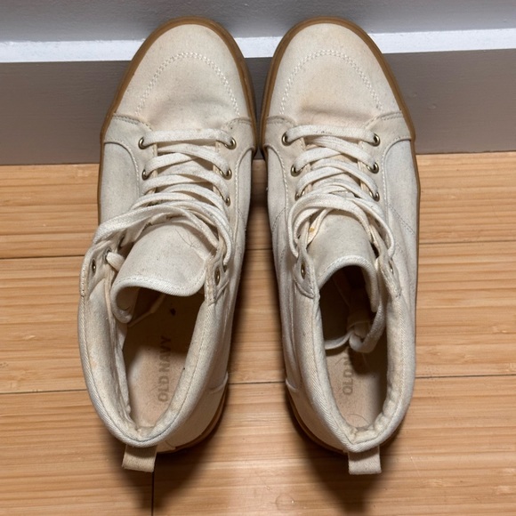 Old Navy White Sneakers - Picture 6 of 7